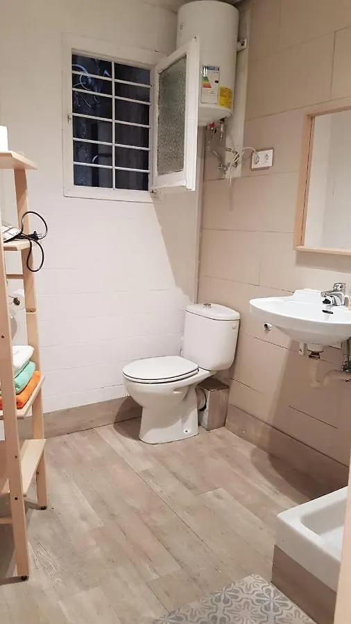 Apartman Room With Bathroom, Refrigerator And Microwave Barcelona