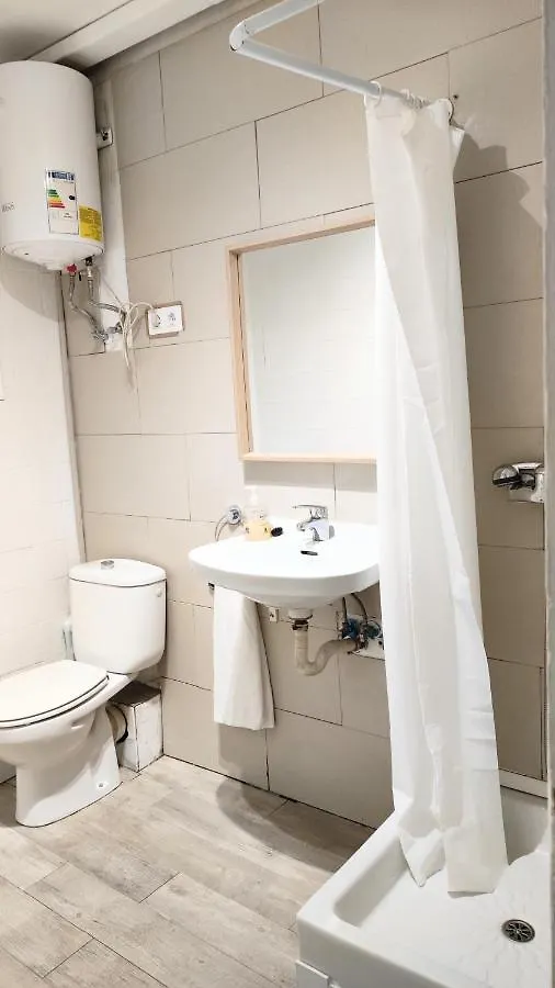 Room With Bathroom, Refrigerator And Microwave Barcelona 0*,