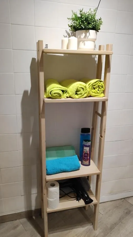Apartman Room With Bathroom, Refrigerator And Microwave Barcelona Spanyolország