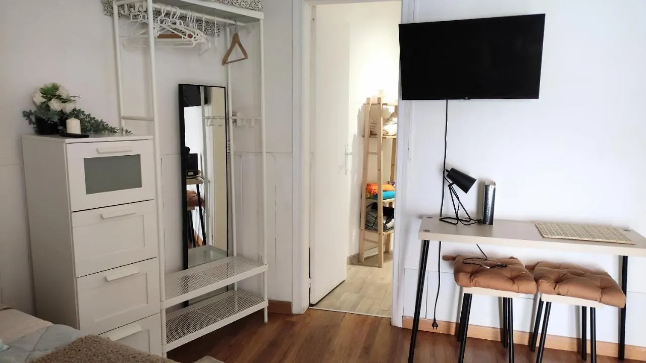 Room With Bathroom, Refrigerator And Microwave Barcelona Apartman