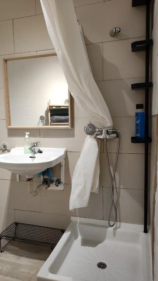 Room With Bathroom, Refrigerator And Microwave Barcelona Apartman