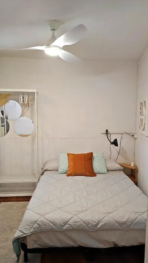 Apartman Room With Bathroom, Refrigerator And Microwave Barcelona