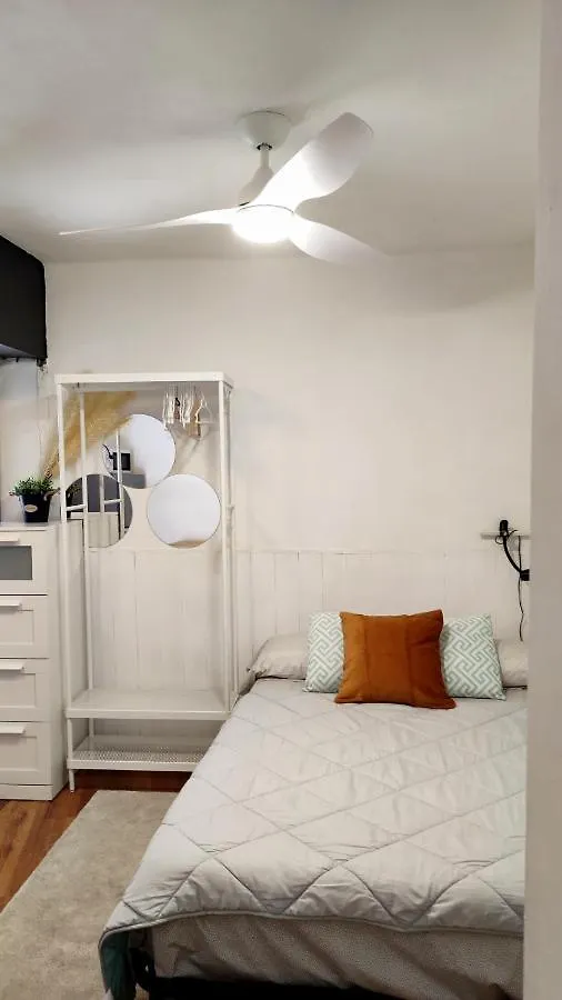 Room With Bathroom, Refrigerator And Microwave Barcelona 0*,