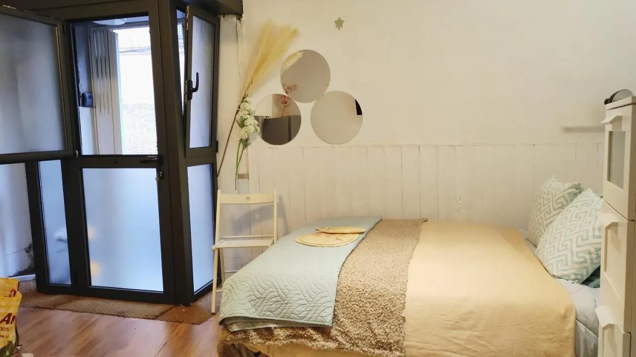 Room With Bathroom, Refrigerator And Microwave Barcelona 0*,  Španělsko