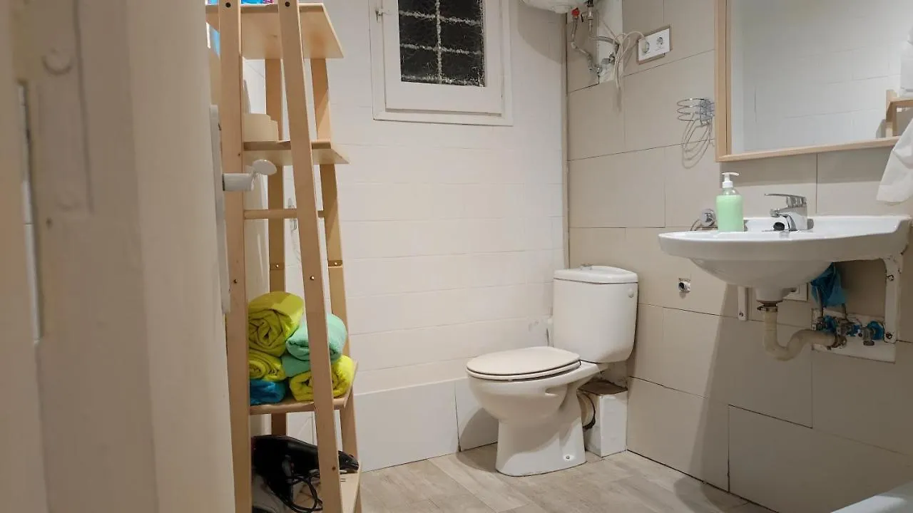 Apartmán Room With Bathroom, Refrigerator And Microwave Barcelona